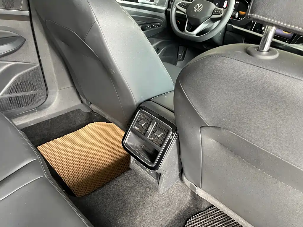 Volkswagen Passat — фото 23