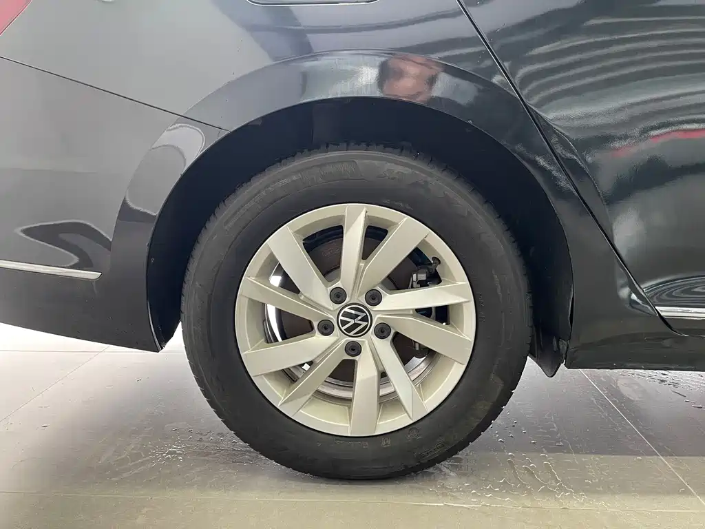Volkswagen Passat — фото 8