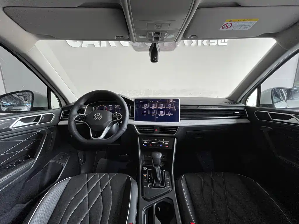 Volkswagen Tiguan L — фото 31