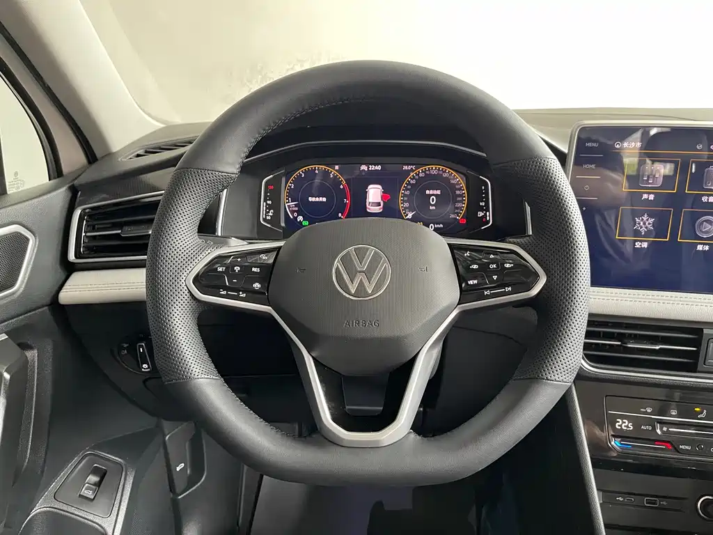Volkswagen Tiguan L — фото 32