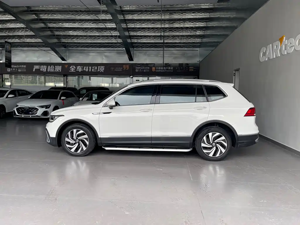 Volkswagen Tiguan L — фото 8