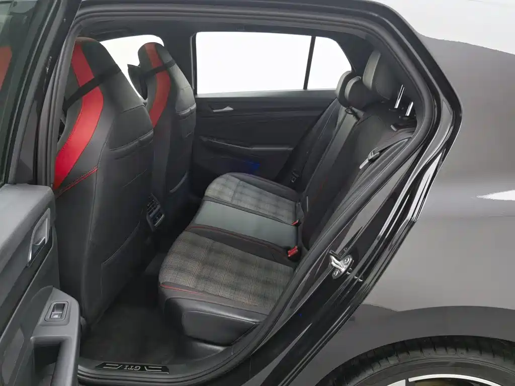 Volkswagen Golf GTI — фото 15