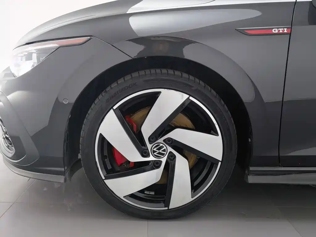Volkswagen Golf GTI — фото 17