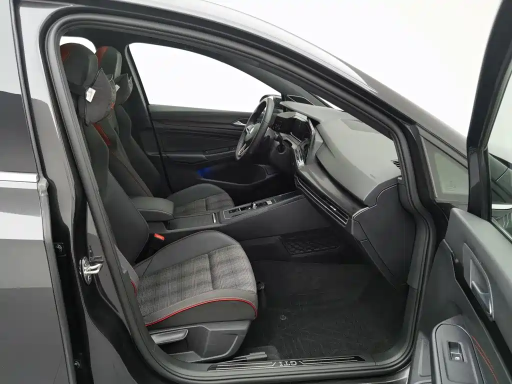 Volkswagen Golf GTI — фото 23