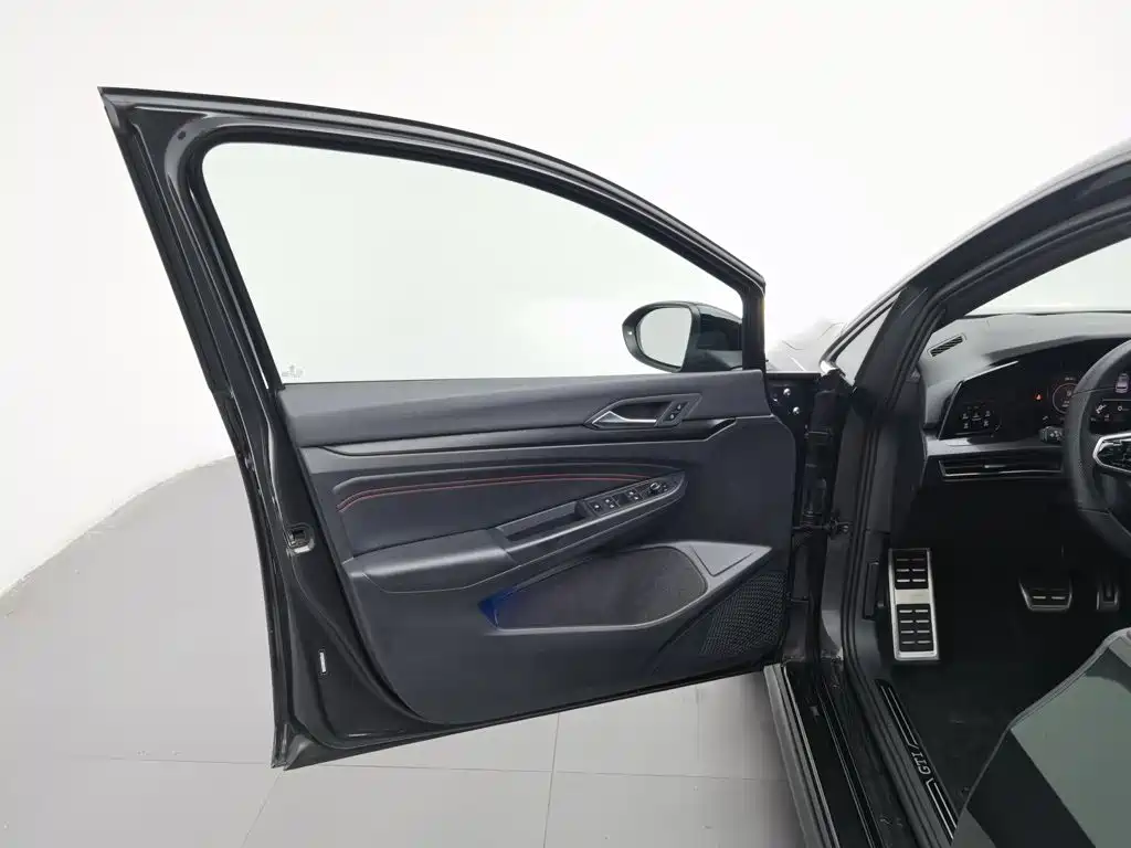 Volkswagen Golf GTI — фото 8