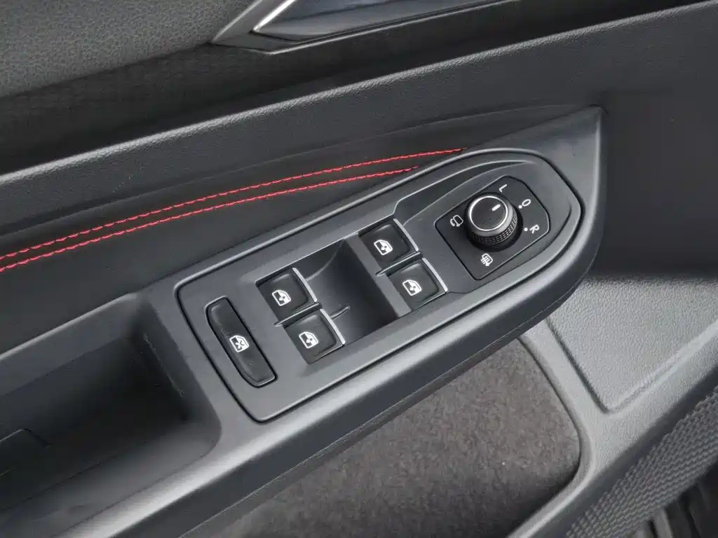 Volkswagen Golf GTI — фото 9