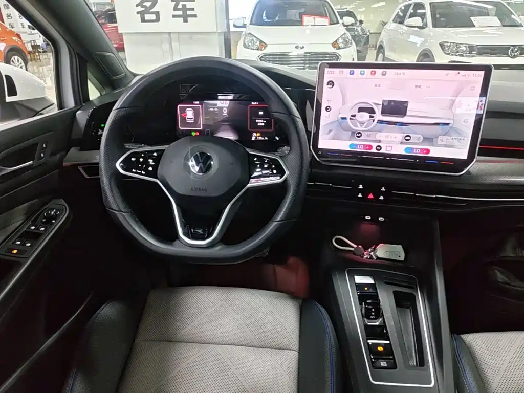 Volkswagen Golf — фото 13