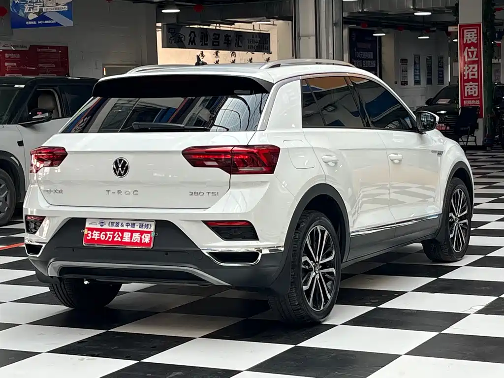 Volkswagen T-Roc — фото 6