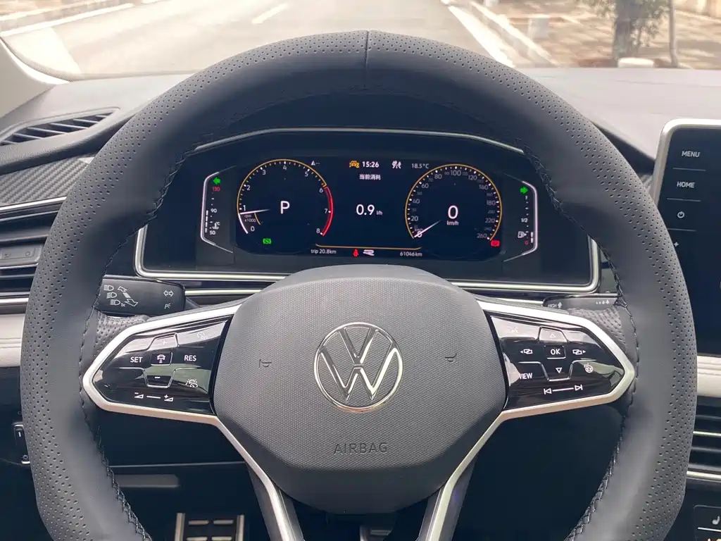Volkswagen Tiguan L — фото 12