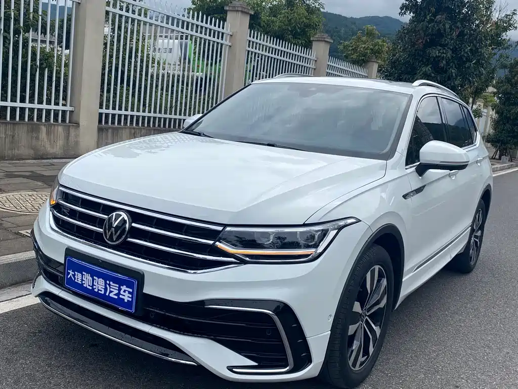 Volkswagen Tiguan L — фото 3