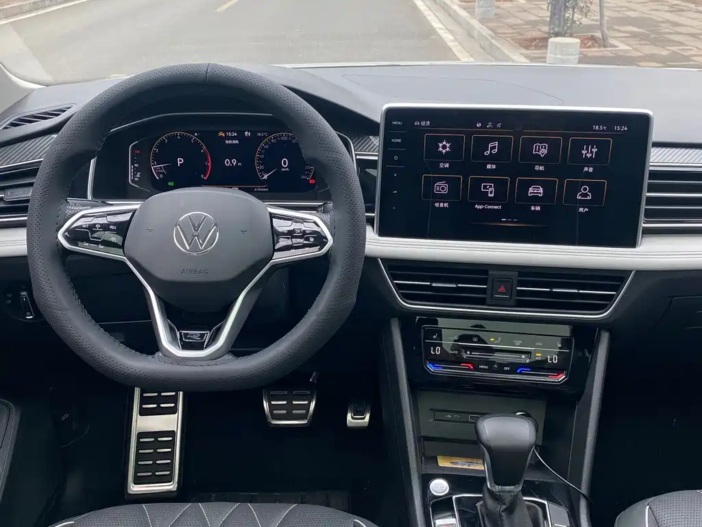 Volkswagen Tiguan L — фото 10