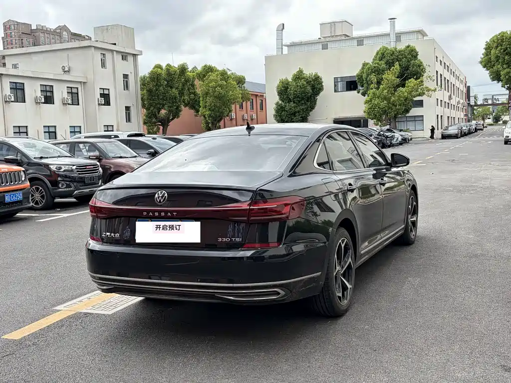 Volkswagen Passat — фото 7