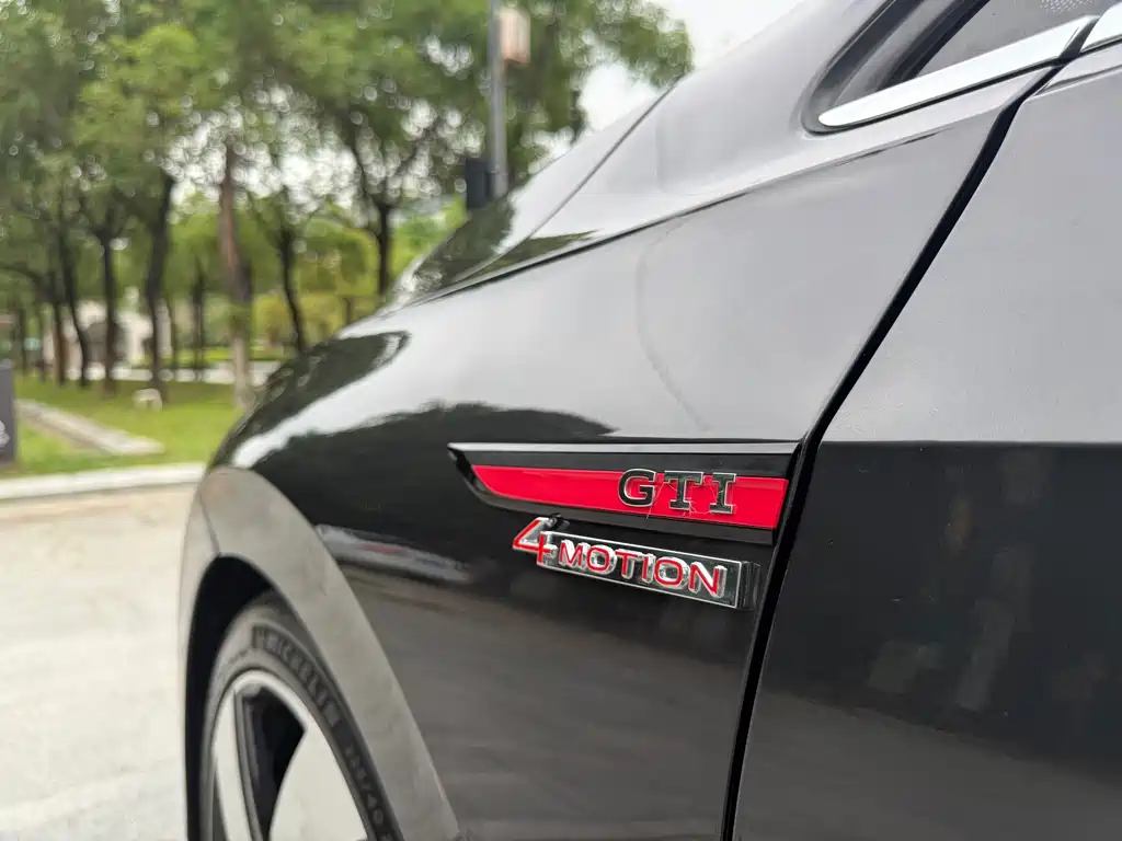 Volkswagen Golf GTI — фото 11