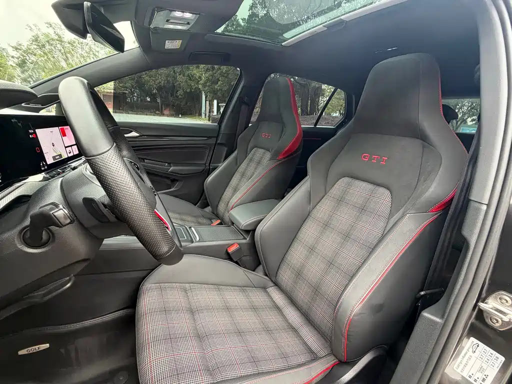 Volkswagen Golf GTI — фото 14