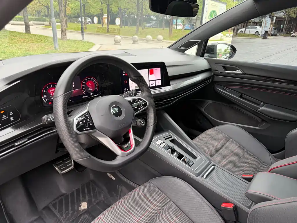 Volkswagen Golf GTI — фото 15