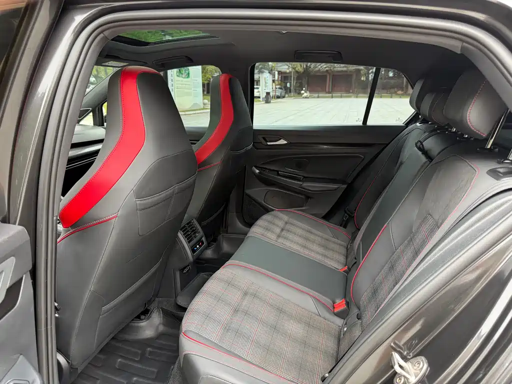 Volkswagen Golf GTI — фото 17