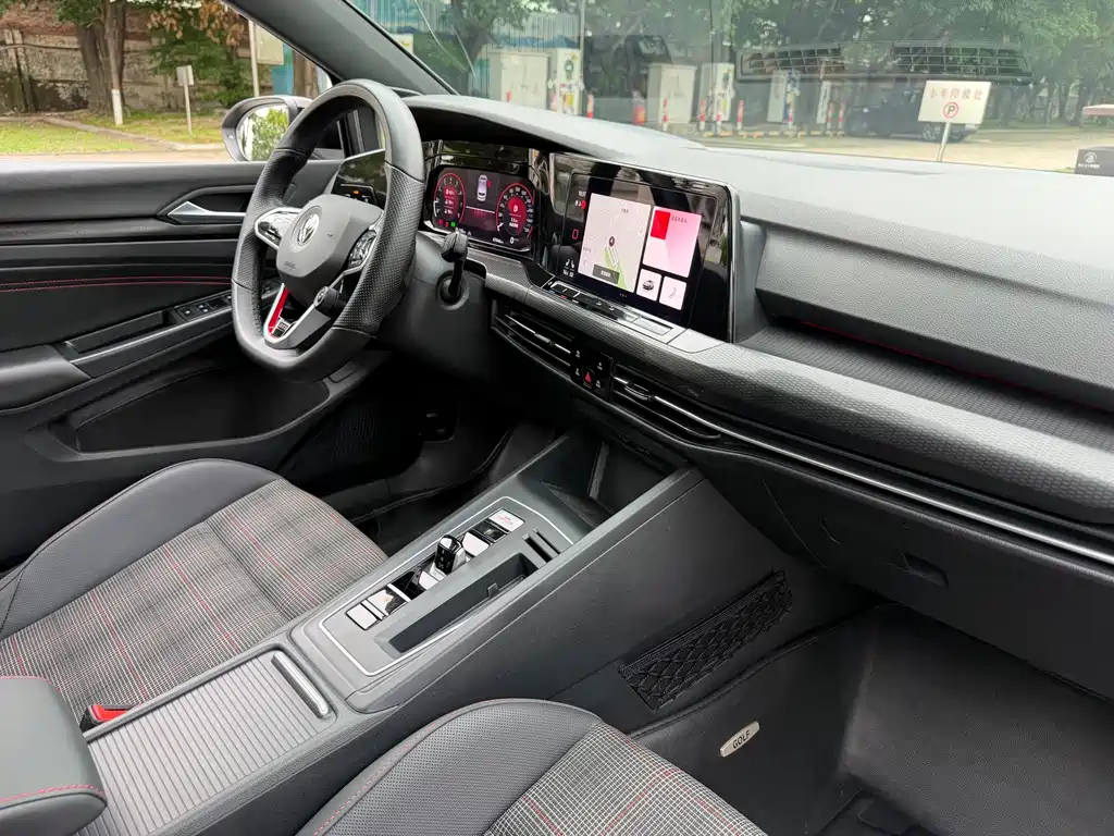 Volkswagen Golf GTI — фото 18