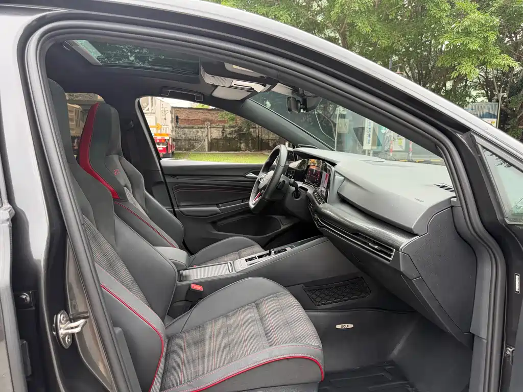 Volkswagen Golf GTI — фото 19