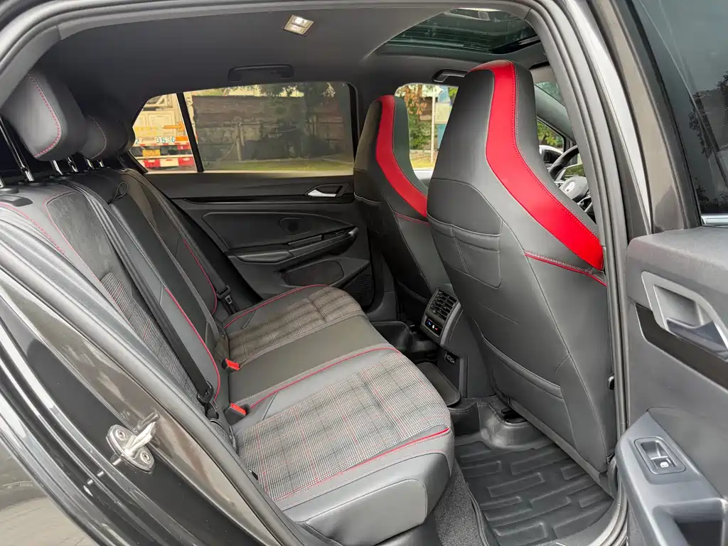 Volkswagen Golf GTI — фото 20