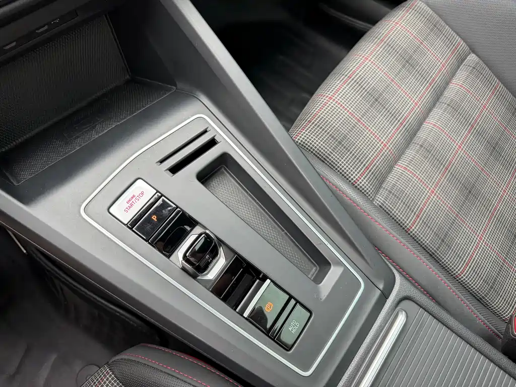Volkswagen Golf GTI — фото 27