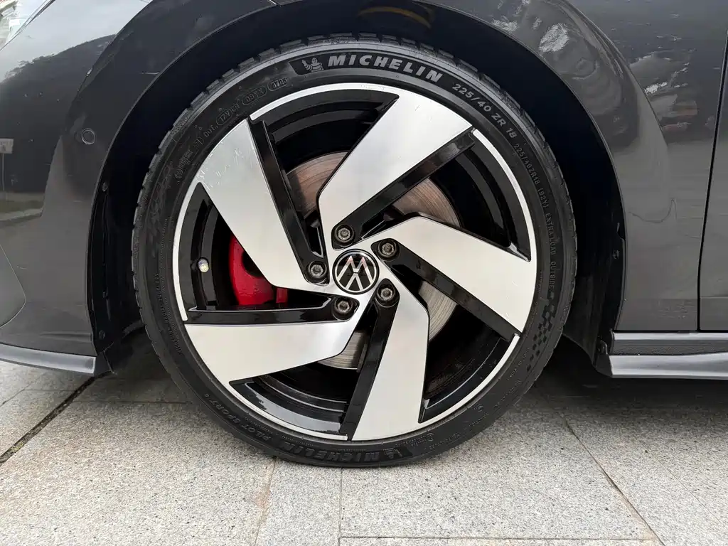 Volkswagen Golf GTI — фото 35
