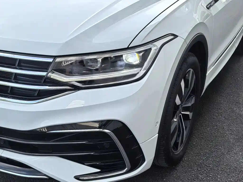Volkswagen Tiguan L — фото 11
