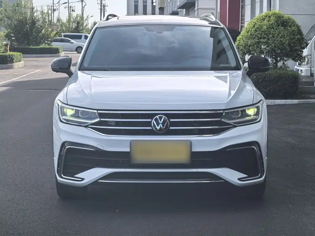 Volkswagen Tiguan L — фото 6