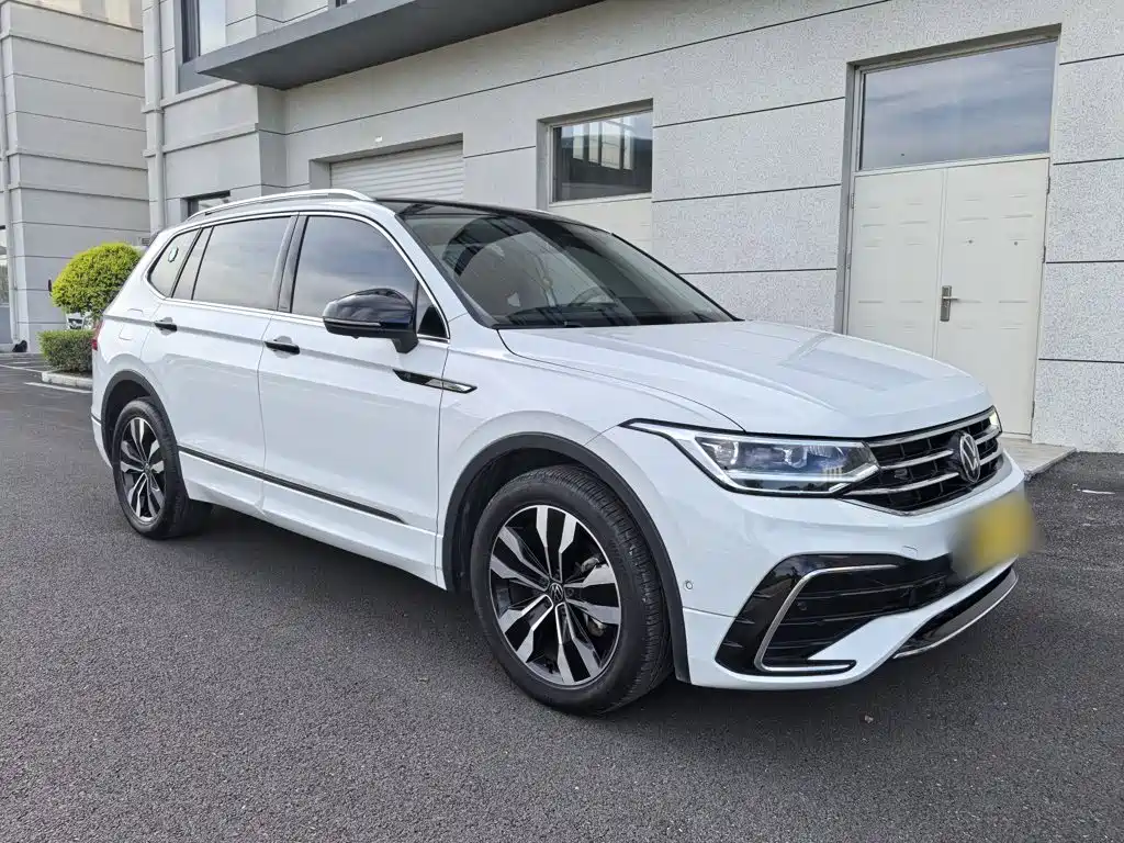 Volkswagen Tiguan L — фото 7