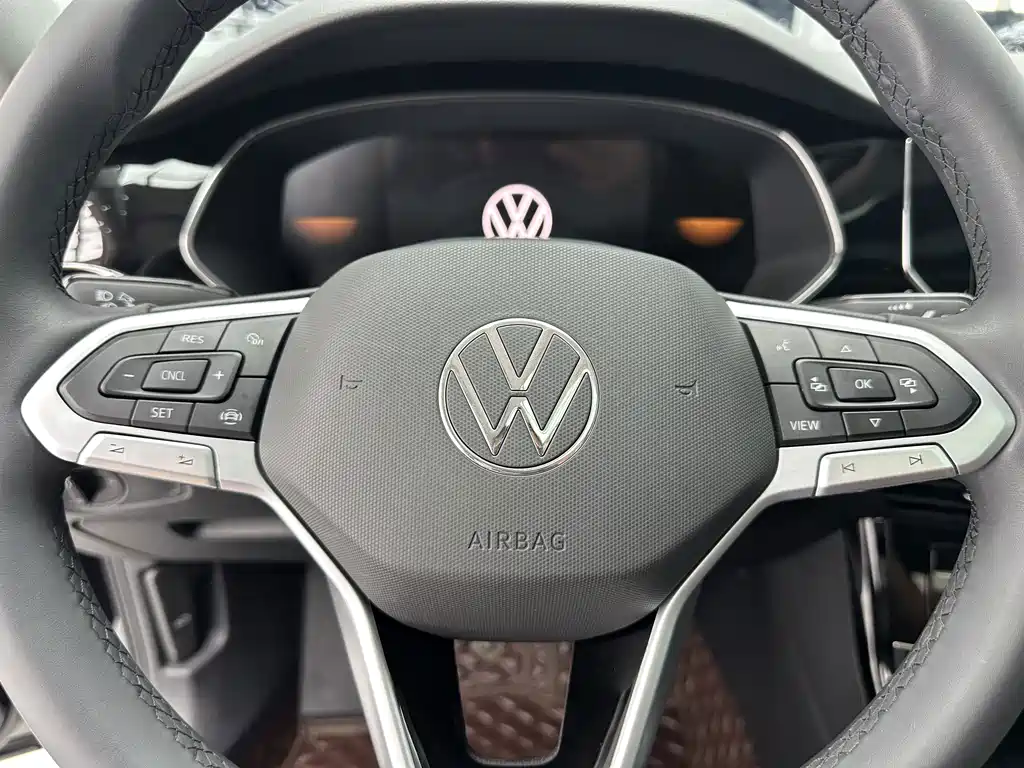 Volkswagen Passat — фото 14