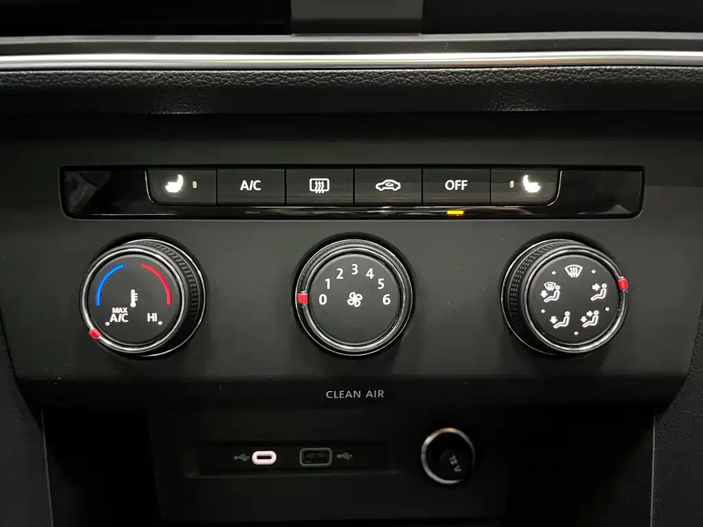 Volkswagen Tiguan L — фото 13