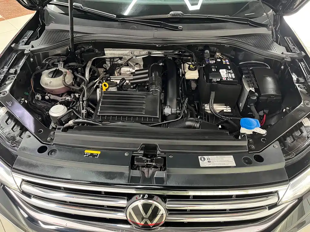Volkswagen Tiguan L — фото 21