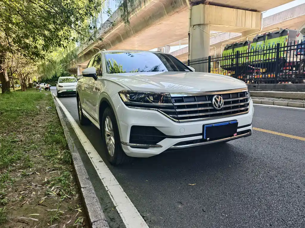 Volkswagen Touareg — фото 3