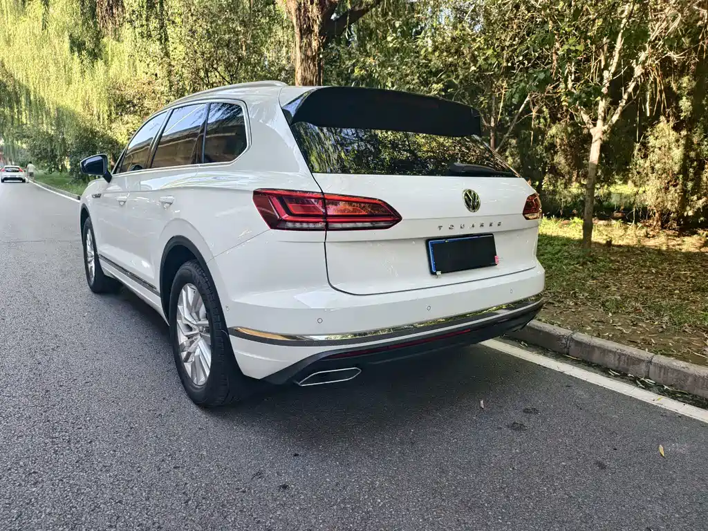 Volkswagen Touareg — фото 6