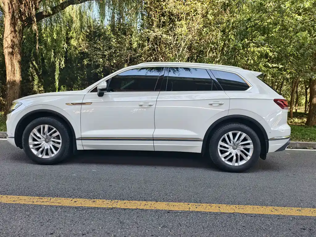 Volkswagen Touareg — фото 8