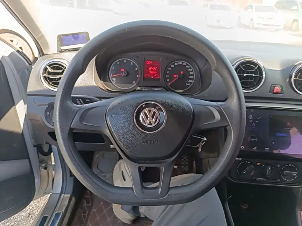 Volkswagen Jetta — фото 11
