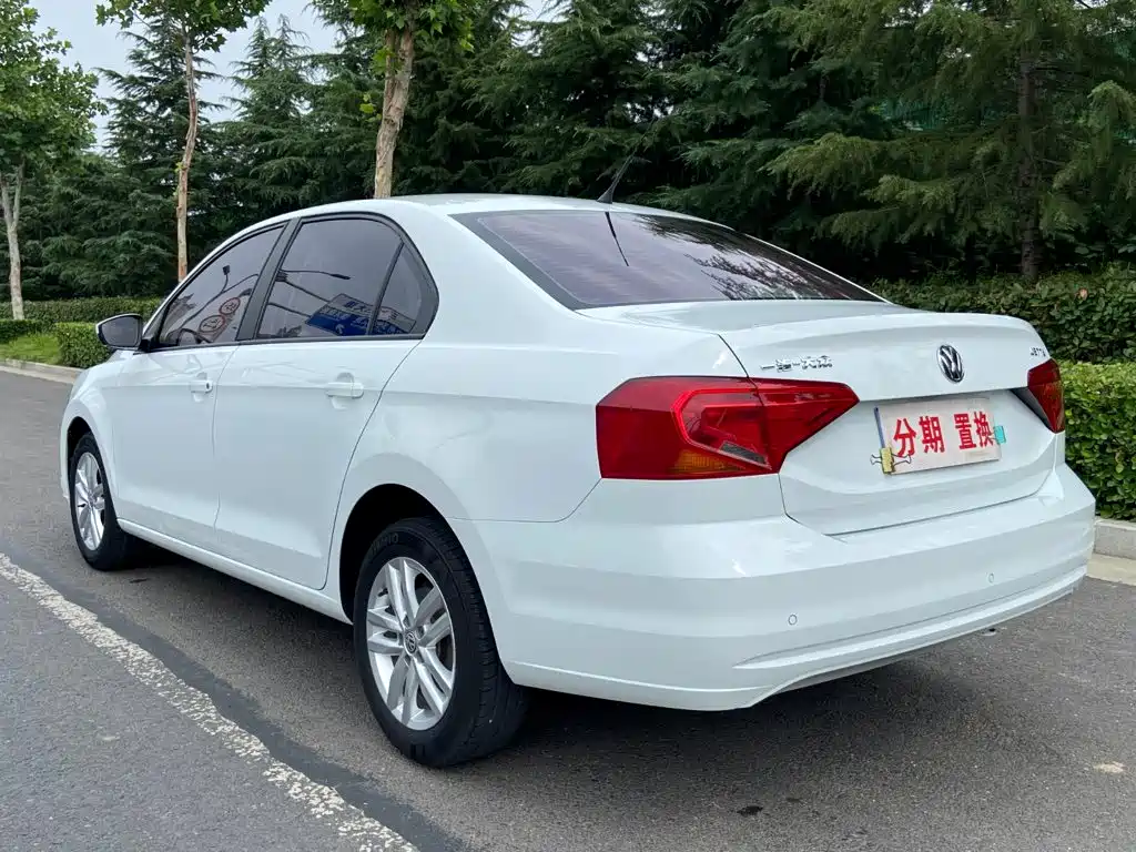 Volkswagen Jetta — фото 14