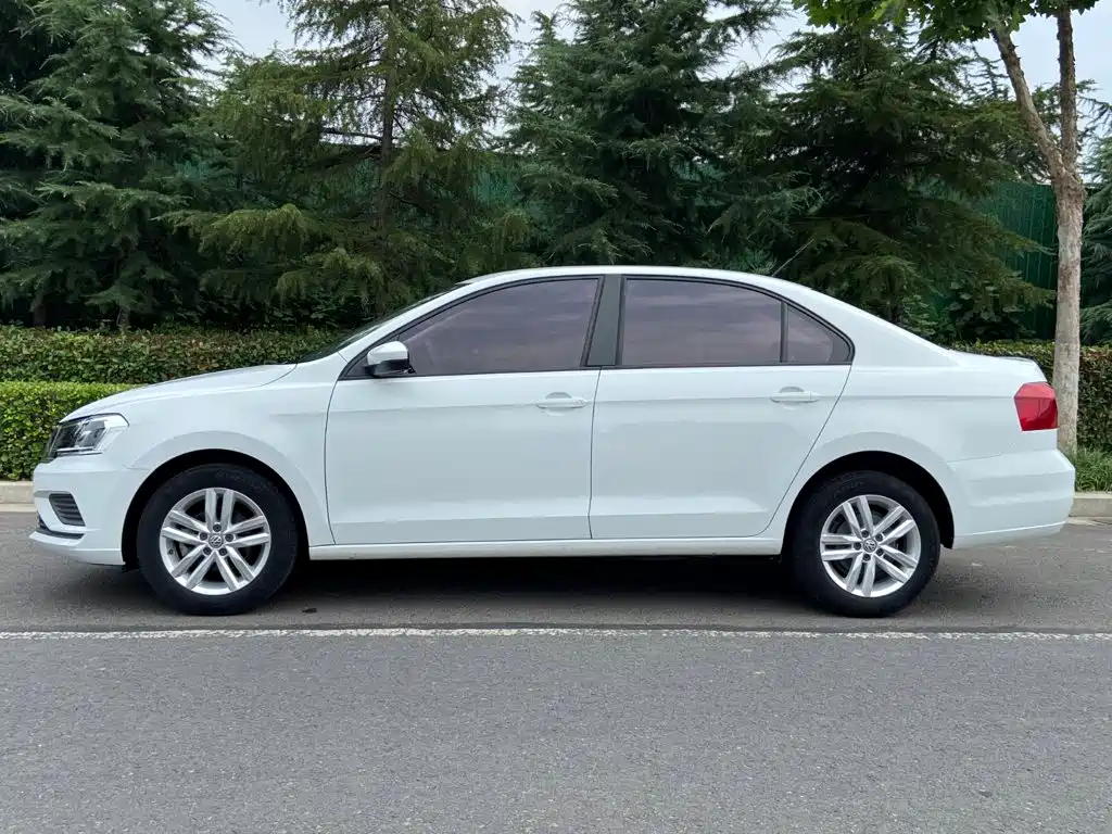Volkswagen Jetta — фото 19