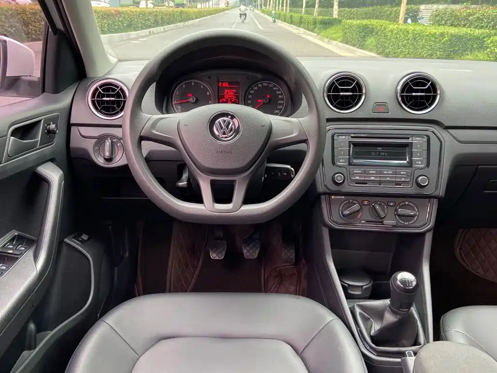 Volkswagen Jetta — фото 8