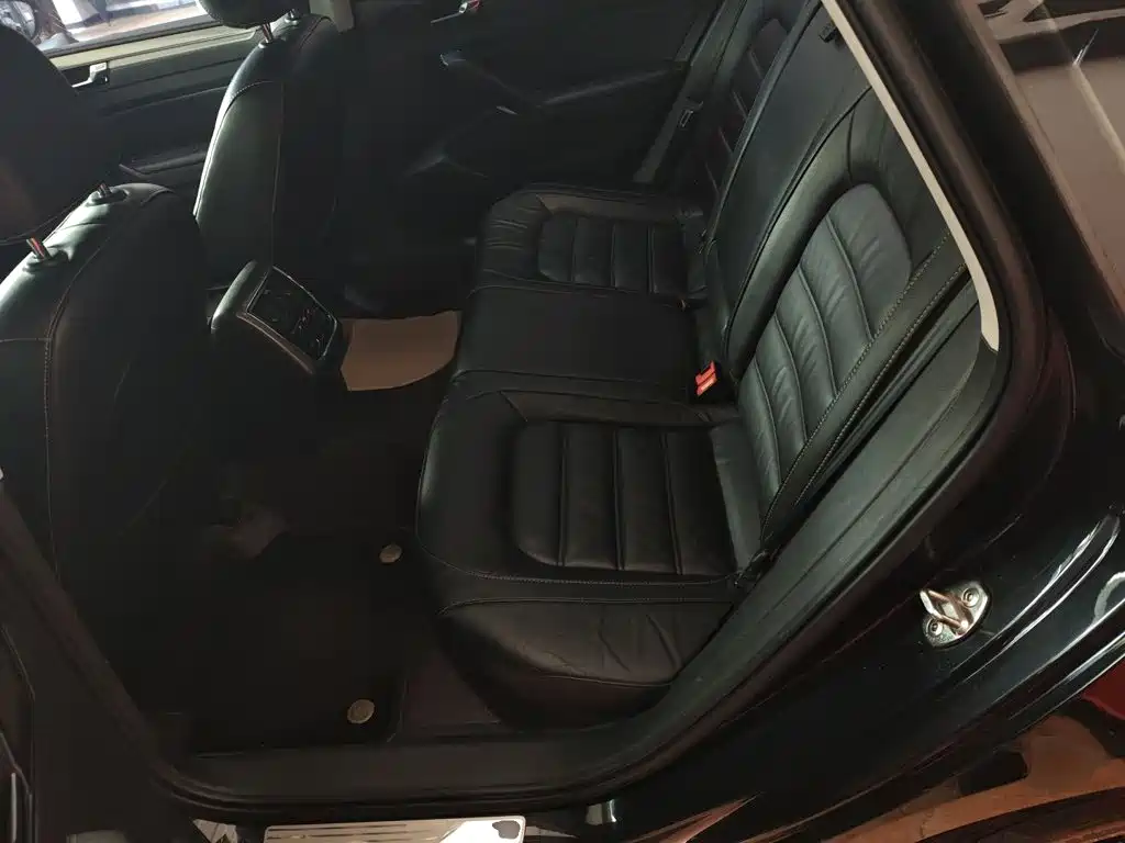 Volkswagen Passat — фото 13