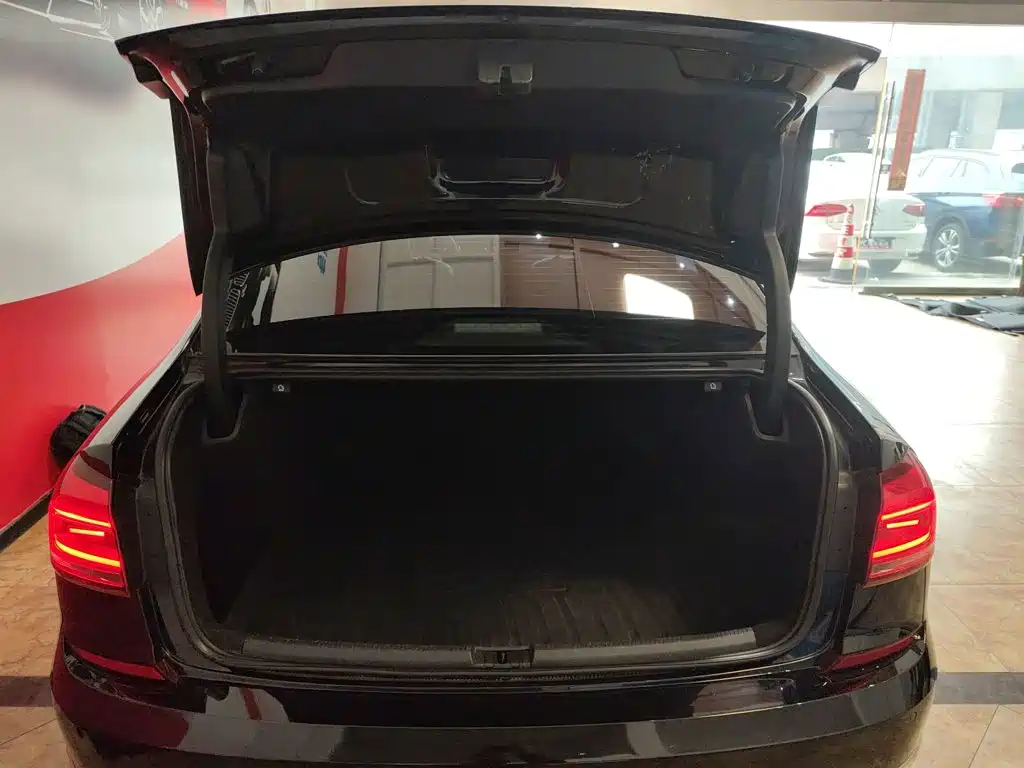 Volkswagen Passat — фото 15
