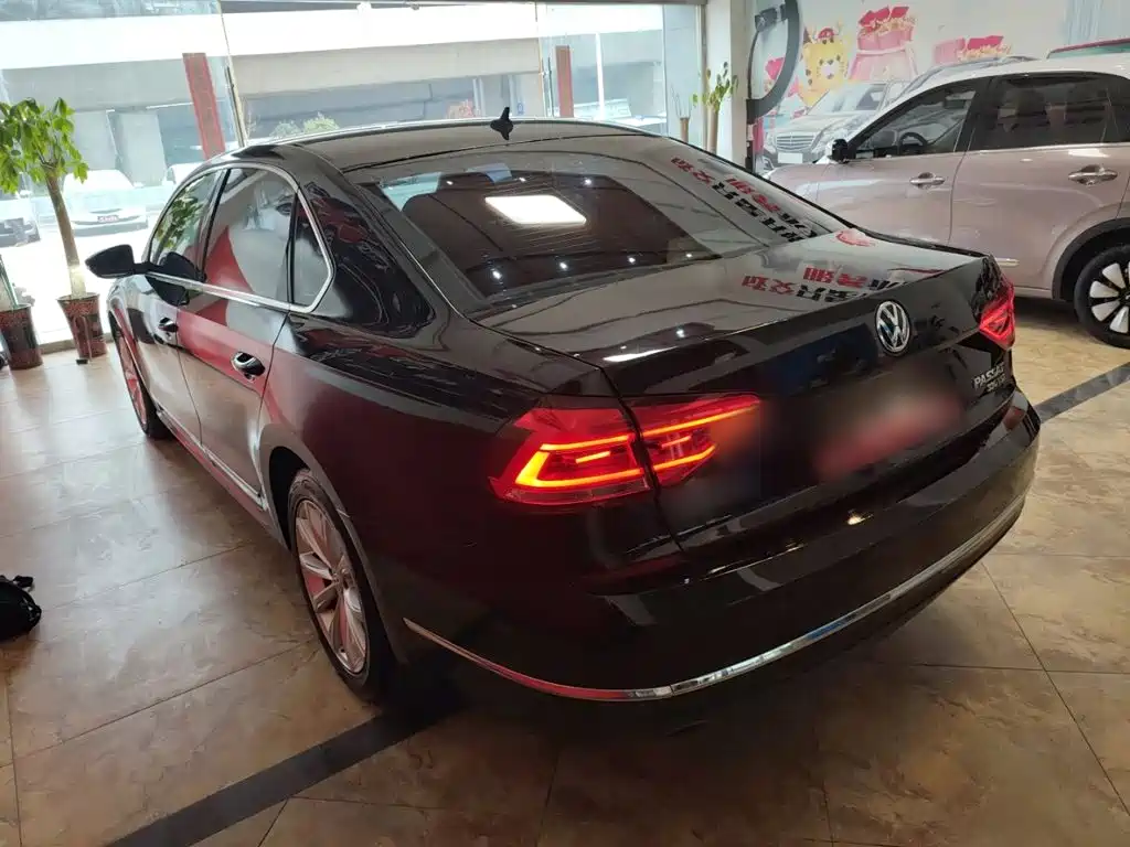Volkswagen Passat — фото 23