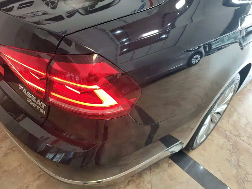 Volkswagen Passat — фото 24