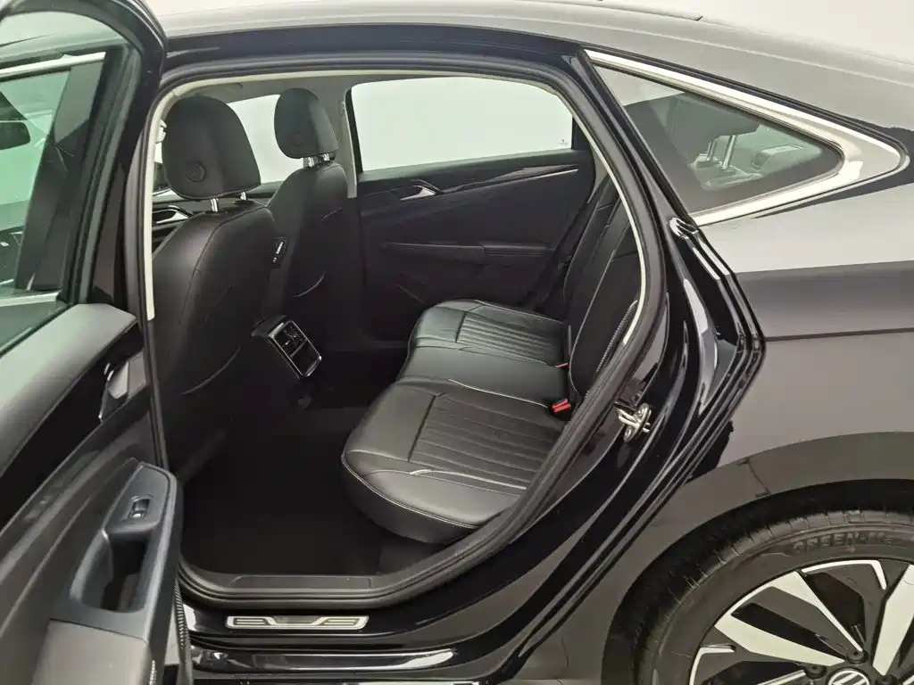 Volkswagen Passat — фото 15
