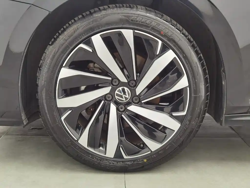 Volkswagen Passat — фото 17