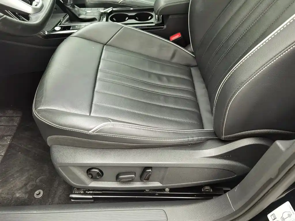 Volkswagen Passat — фото 20