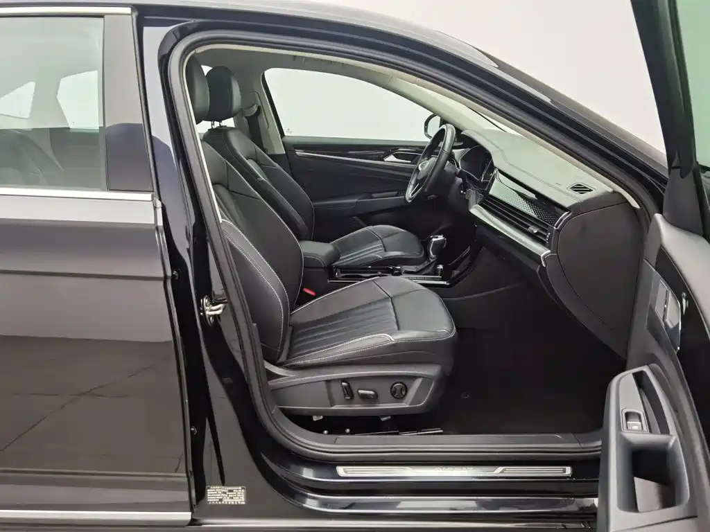 Volkswagen Passat — фото 23