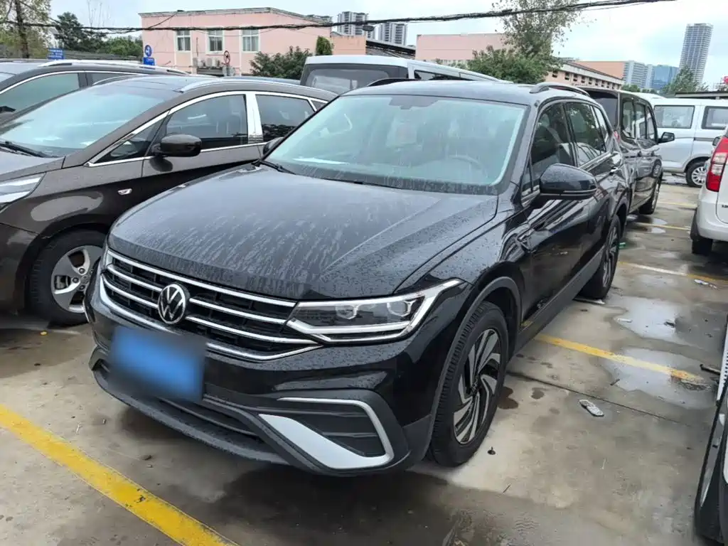 Volkswagen Tiguan L — фото 2