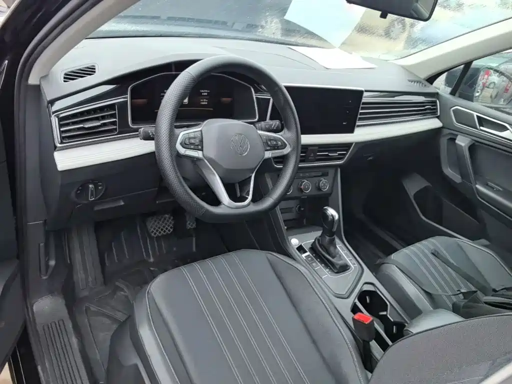 Volkswagen Tiguan L — фото 10