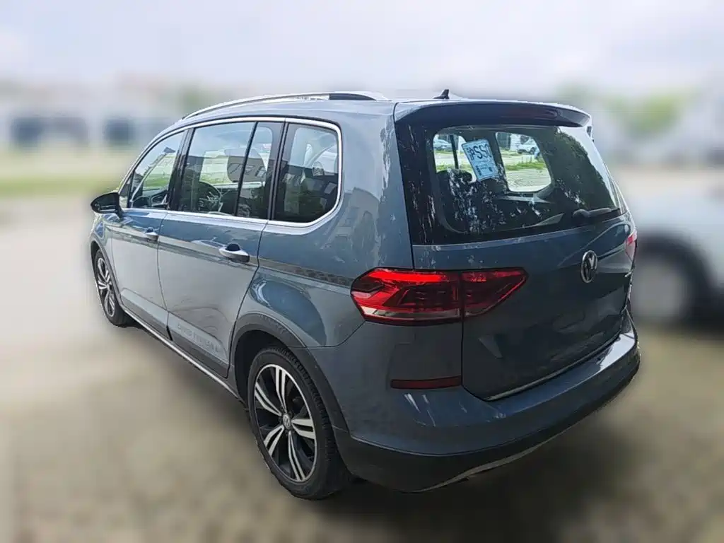Volkswagen Touran — фото 23