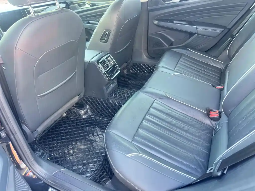 Volkswagen Passat — фото 12